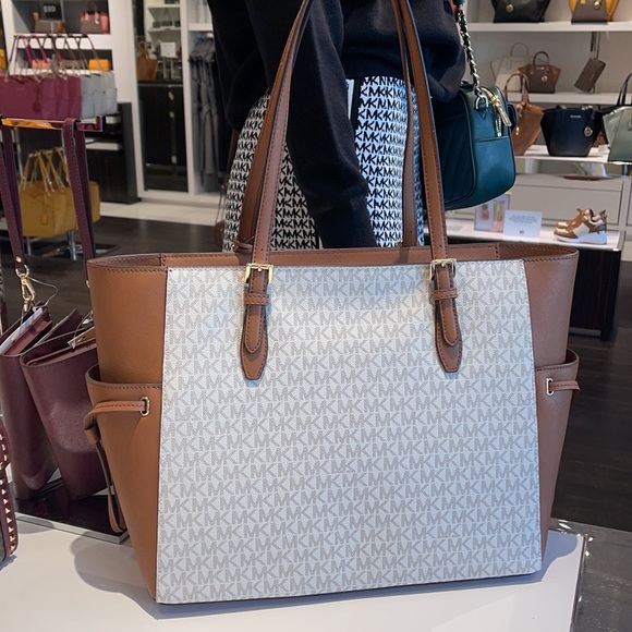 Michael Kors Gilly Travel Large Drawstring Tote - Picture 10 of 16